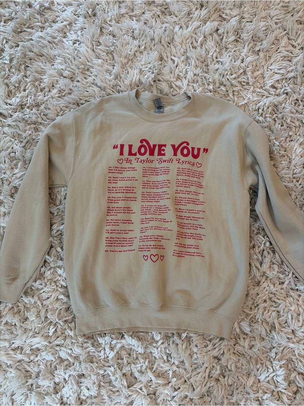 Gildan Beige Crewneck Sweatshirt with Red Lyric Print